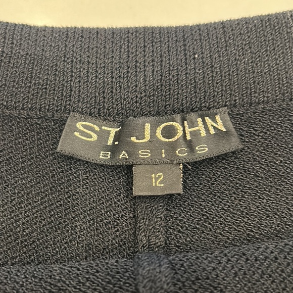St John Basics size 12 Black Knit pant. Waist is approx 31 inches - Picture 2 of 3